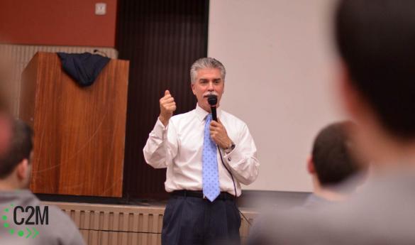 Former Secret Service agent Nick Trotta discusses leadership at an event on March 4 (photo by Hannah Kreider). 